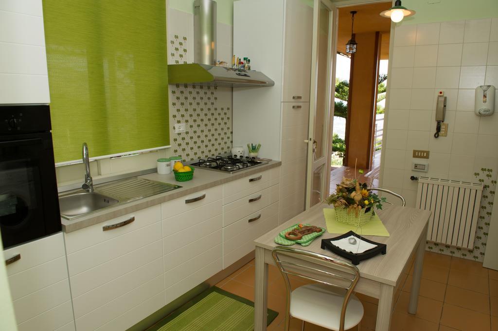 Lomarchi Holiday Home Carini Extérieur photo
